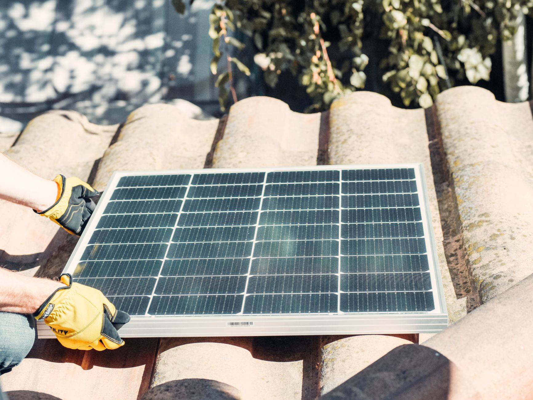 Installateur panneaux solaires équipe à Montauban